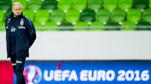 I Budapest:
Norges landslagssjef Per-Mathias Høgmo under fotballandslagets trening på Groupama Arena i Budapest i går kveld.