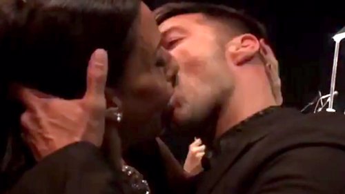 HETT: Både Ricky Martin og kvinnen gikk lidenskapelig til verks.