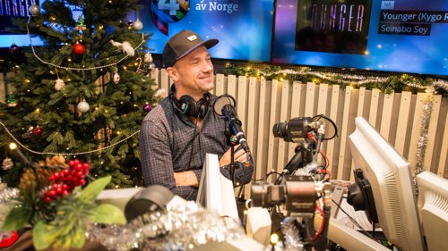 JULEKLAR: Dagfinn Lyngbø var på besøk i julestudioet til P4s Radiofrokost.