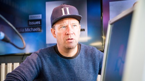 HEMMELIG FORELSKET: Bjarte Hjelmeland fortalte den rørende historien om sin første kjærlighet hos P4s Radiofrokost.