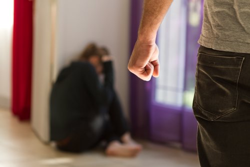 DRAR TILBAKE: Flere drar hjem til voldsutøver etter å ha oppsøkt krisesenter.