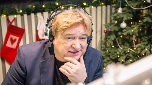 MATGLAD: Musiker Jørn Hoel ser fram til å kokkelere på TV lillejulaften.