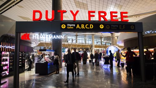 KJØPER MINDRE: Salget av alkohol per reisende har gått ned ved taxfree på Oslo lufthavn.