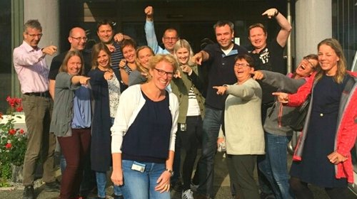 RUNDLURT: Kollegaene på Havforskningsinstituttet ønsket å lure Nina på radio. Og det ble en suksess.