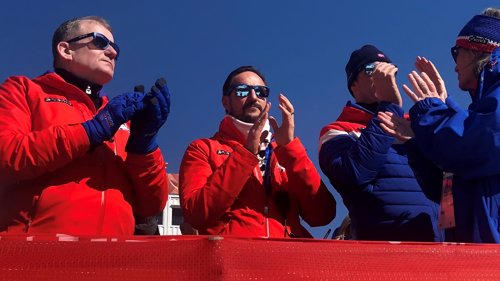 Kronprins Haakon fulgte med fra tribunen mens norge tok ett gull og to sølv i Pyeongchang i dag.