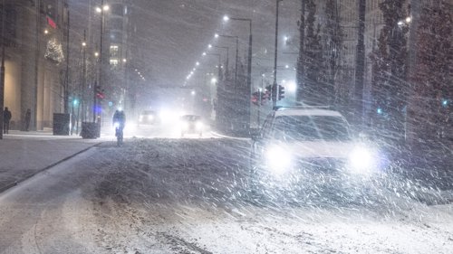 TRØBBEL: Østlandet kan vente seg 10-15 cm snø det neste døgnet, mens Nord-Norge får kraftig vind. Arkivfoto: NTB scanpix