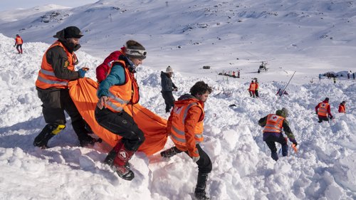 PÅ PLASS: Om det skjer en ulykke, går et snøskred, eller andre ting skulle skje, rykker de frivillige fra Røde Kors ut.
Illustrasjonsfoto.