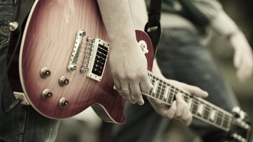 P11 BANDIT: Vi gir deg rock non stop.