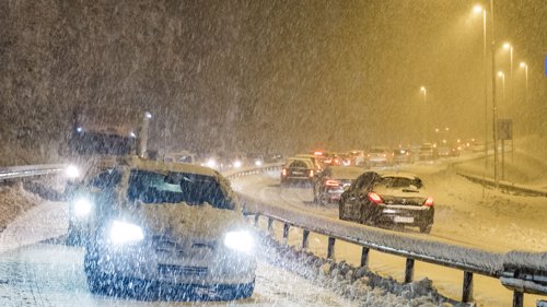GLATT: Snøen kan igjen stelle i stand trøbbel på veiene på Sørlandet, som her, i Søgne, i februar 2018.