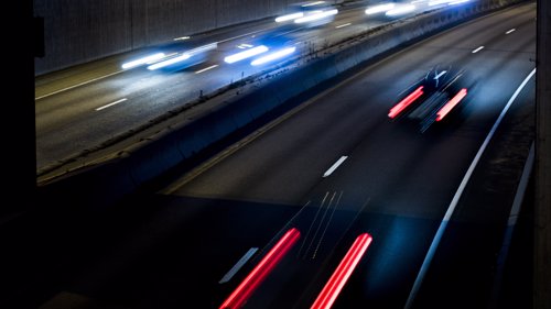 GÅR FOR SAKTE: Dobbelt så mange politikontroller, 2.000 rundkjøringer og lys langs alle veier er blant tiltakene forskere sier vi må ha for å nå målet for drepte og hardt skadde på norske veier.
Illustrasjonsfoto.