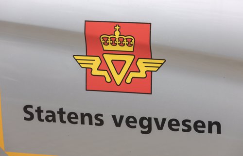 Statens vegvesen bør holde sommeråpent, mener Senterpartiets Jenny Klinge.