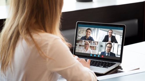 TØR IKKE SI NEI: Altfor mange unødvendige digitale møter, mener forsker.
