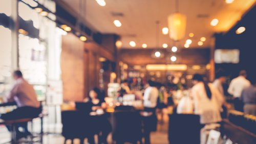 KORONAPASS: - Koronapass hadde vært en god løsning for både gjester og ansatte, sier Norsk Restaurantforening.
