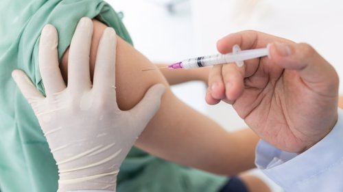 VAKSINE: Kan bli aktuelt med flere doser enn tre.