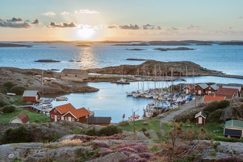 Mange turister ønsker å reise til norskekysten med båt denne sommeren.