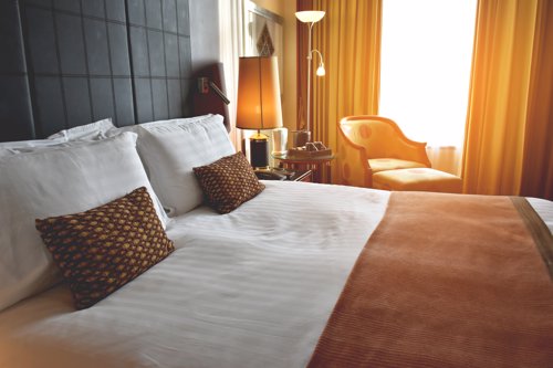 I 2021 bodde totalt 118.000 mennesker på norske karantehotell. Dyrest ble det for staten.