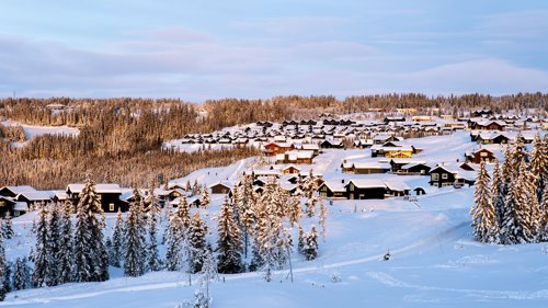 PENGER Å TJENE: Flere vil velge leie ut hytta når de ikke bruker den selv for å finansiere dyr strøm, tror flere eksperter. Illustrasjonsfoto.