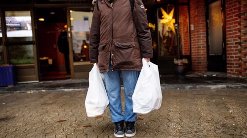 MAT TIL JUL: Frelsesarmeen kommer til å sette rekord i utdeling av matkasser til jul i år.