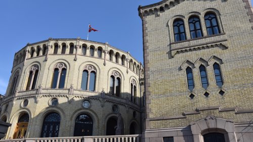 SPLITTET: Å jobbe fra åtte til fire i hverdager faller ikke i smak hos alle på Stortinget.