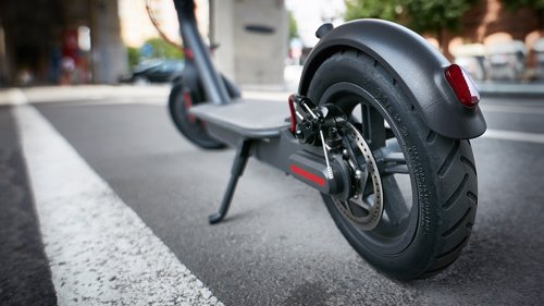 Eier du en elektrisk sparkesykkel og havner i et uhell kan det fort bli dyrt.