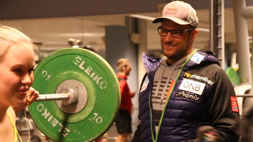 Se reaksjonen da jentene plutselig får Aksel og Kjetil som PT