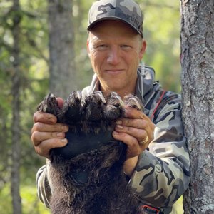 Jakt etter bjørn, elg, hjort, muflon, ulv, villsvin og dåhjort med Joakim Sveder