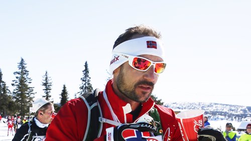 OSLO  20150321.
BIRKEN Kronprins Haakon gikk sammen med rundt 13000 skiløpere Birkebeinerrennet lørdag formiddag. Her passerer han Midtfjellet på Sjusjøen.
Foto: Heiko Junge / NTB scanpix
