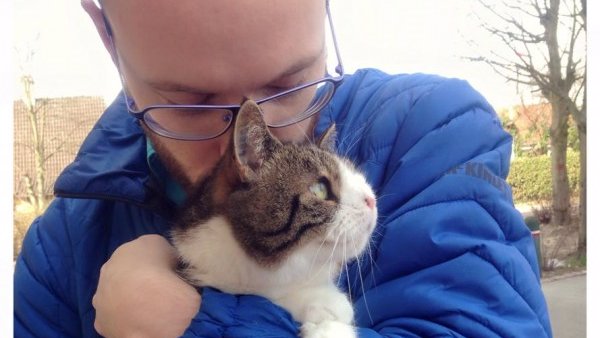 Fremskynde afslappet øjenbryn Katten Monty har "Downs syndrom" - elskes av hele verden