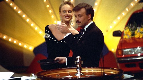 GAMESHOW: Hallvard Flatland og Birgitte Seyffarth i kjent stil, i «Casino» på TV Norge. 