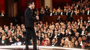 Falt ned fra scenen etter å ha fått Oscar-pris