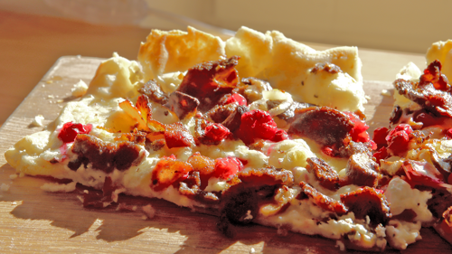 Pizza bianca: Christer lager pizza med hvit saus. FOTO: P4.