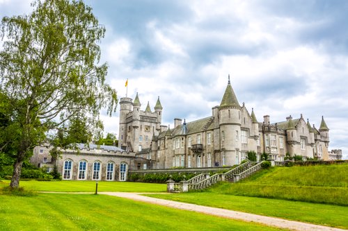 BALMORAL CASTLE: Dronning Elizabeth får nå behandling ved Balmoral Castle i Storbritannia.